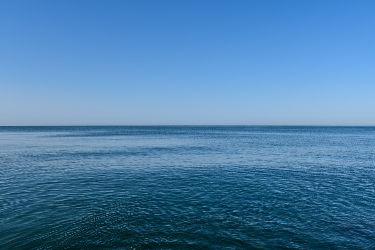 horizon view on sea